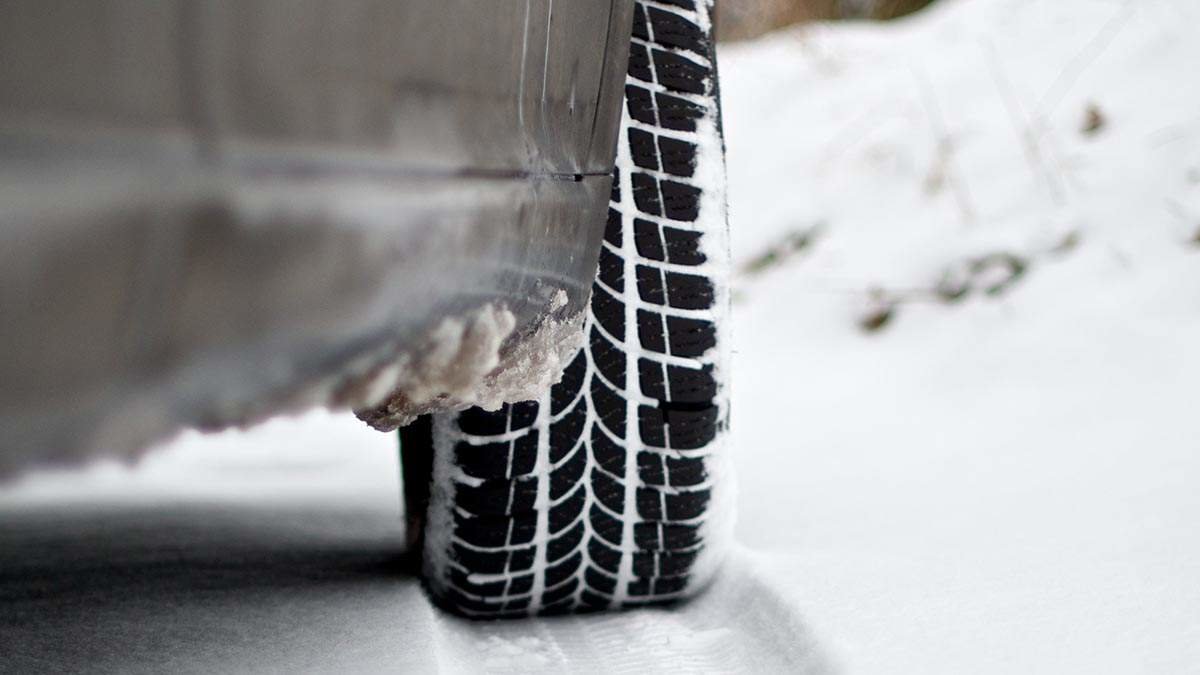 Si tu día a día va a ser circular sobre nieve, descarta los neumáticos de verano.