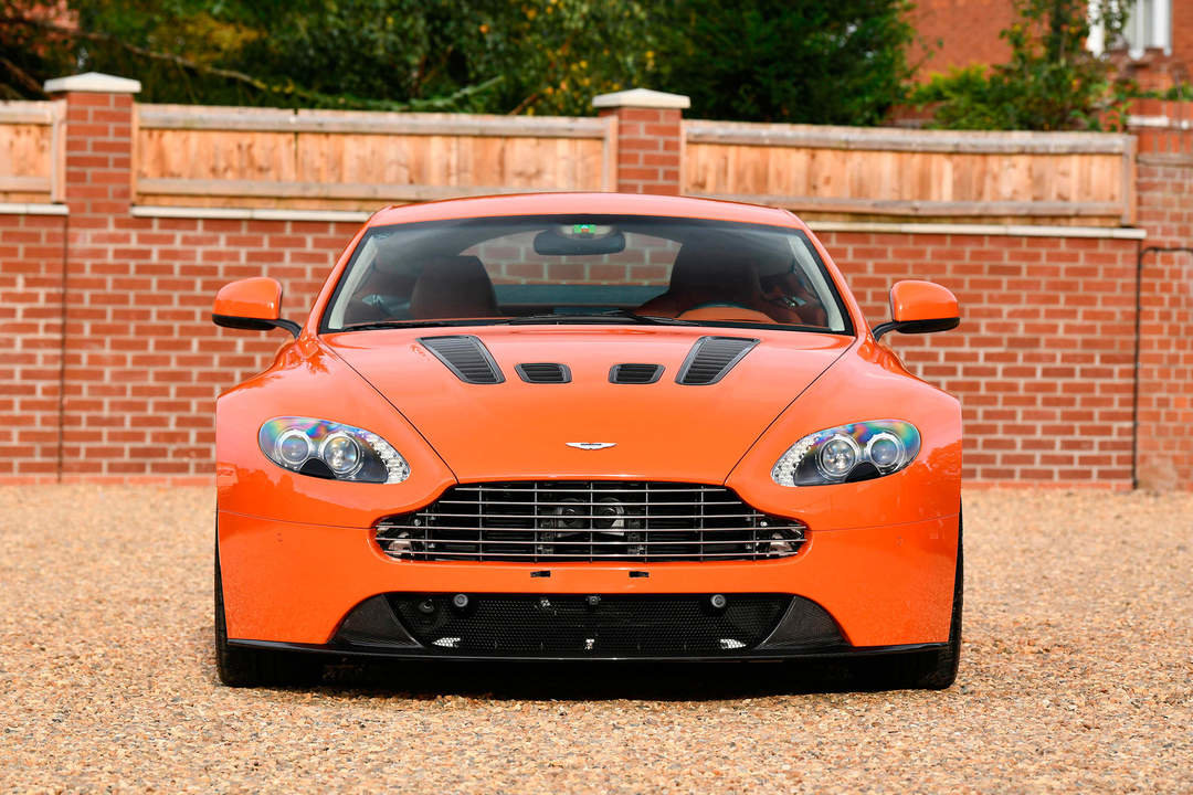 Aston Martin naranja