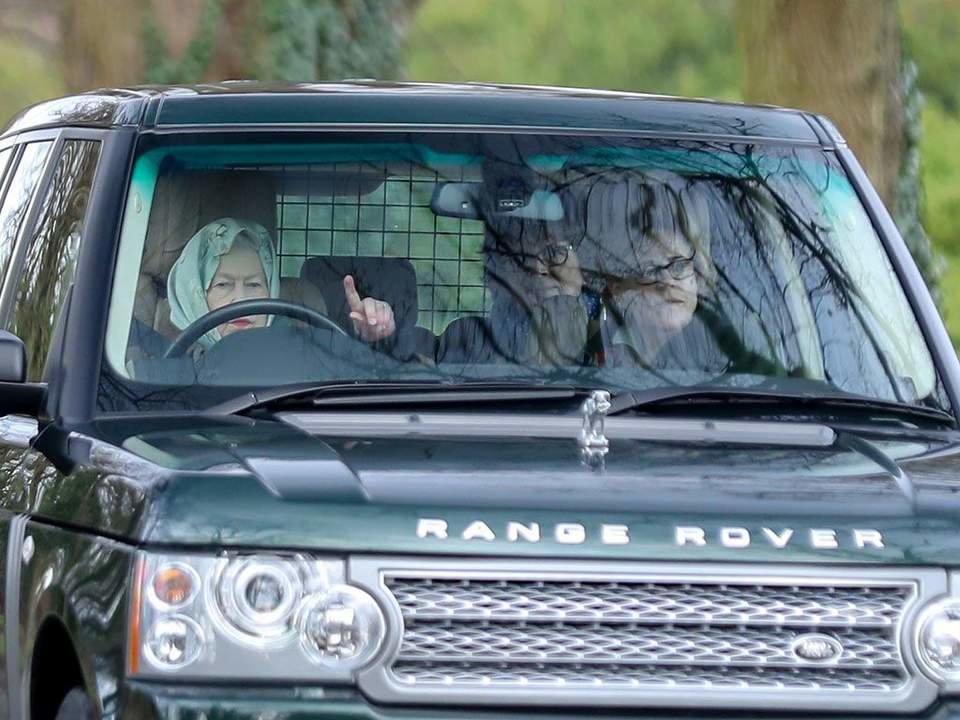 Range Rover conducido por Isabel II