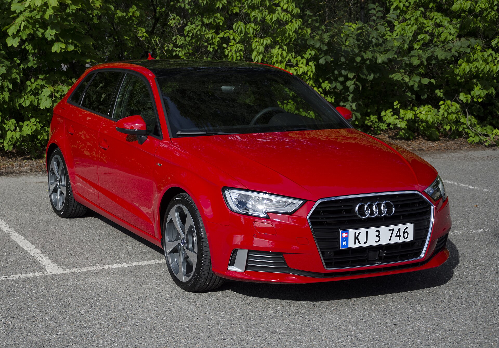 Audi A3 SportBack 2.0 TFSI S-line 2017 (three-quarter view)